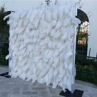 Toile murale en plumes d'autruche blanches réalistes de haute densité, faite à la main, fond en plumes noires, panneau mural en plumes