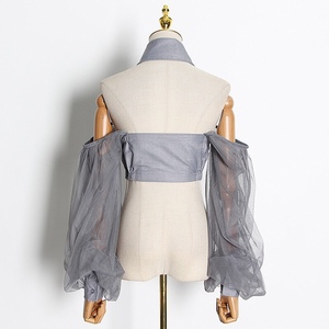 2020 último Grey cuello de malla de manga plisada <span class=keywords><strong>sin</strong></span> <span class=keywords><strong>tirantes</strong></span> de cuello abierto transparente sexy mujeres de <span class=keywords><strong>camisa</strong></span> blusas - Product Image 6