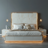 Ensemble de chambre à coucher royal italien de luxe avec miroir, lit en bois moderne de taille Queen pour la maison ou la chambre d'hôtel