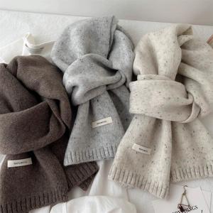 Écharpe en laine tricotée 100% pure, unie, chaude pour l'hiver, longue, enveloppante, douce, coupe-vent, pour femme, idéale pour les voyages et le quotidien - Product Image 1