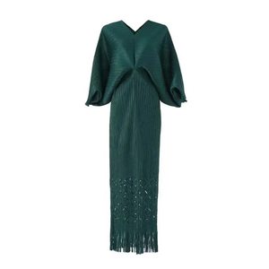 Robe de soirée longue élégante et ajustée, style vintage, respirante, de créateur, à manches chauve-souris, couleur unie, plissée avec franges - Product Image 5