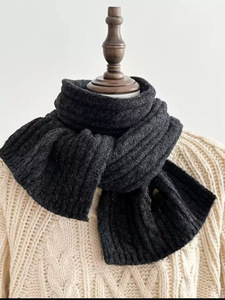 Écharpe d'hiver pour femme, style nouveau, atmosphère luxueuse, couleur unie, rayée, tricotée, écologique, polyester/coton, longueur moyenne, chaude - Product Image 3