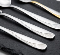 Ensemble de couverts de luxe moderne en acier inoxydable 18/0 à motif gaufré, avec manche décoratif, cuillère et fourchette, durable et facile à nettoyer