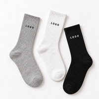 Chaussettes mi-mollet gris chiné personnalisées, logo brodé sur mesure, chaussettes en coton respirant pour la promotion de marque et le quotidien