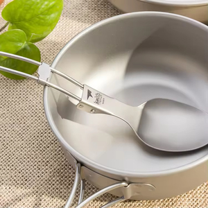 Cuillère, fourchette et couteau en titane ultralégers pliables, de qualité alimentaire, pour le camping, la pique-nique et les activités de plein air, avec manche sablé gris argenté - Product Image 4