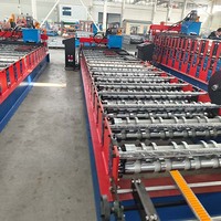Machine de production de tôles de toiture IBR en Chine avec moteur, pompe et boîte de vitesses pour une production efficace et durable de tôles de toiture répondant aux normes de construction locales