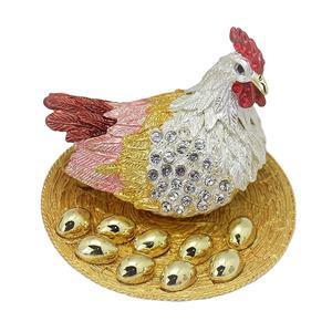 Shinnymifts крупная Оловянная металлическая курица с яйцами, фэншуй, украшение для ювелирных изделий или безделушки, Подарочная идея в коробке - Product Image 1