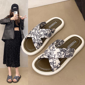 Pantuflas de gamuza suave de alta gama, aptas para uso en interiores y exteriores, pantuflas de invierno para mujer, cómodas y afelpadas, con función antideslizante. - Product Image 3