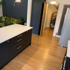Suelo de Bambú Carbonizado Sólido YUYOU, Diseño Moderno, Tablas Medianas, Instalación con Pegamento/Clavos/Grapas, Uso en Hogar y Oficina - Product Image 2
