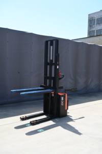 Precio de fábrica HELI 1,6 T 2,0 T Apilador eléctrico de pie 3M 3,5 m Carretilla elevadora 4400lbs Elevador de paletas con plataforma para la venta - Product Image 4