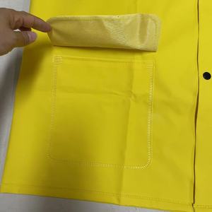 Traje de <span class=keywords><strong>trabajo</strong></span> de poliéster Pvc amarillo Traje de lluvia resistente con chaqueta impermeable con capucha y pantalones de babero Impermeable - Product Image 3