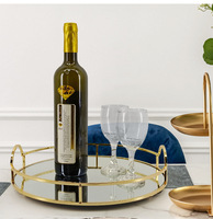 Magnifique plateau en verre moderne et luxueux de forme ovale avec un design multifonctionnel pour organiser et présenter des objets élégants