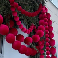 Einfache Blumenmuster Bunte Stoffbälle Schaumstoffbälle Hintergrundwand für Weihnachtsdekoration Hochzeit Heim-Party-Dekoration
