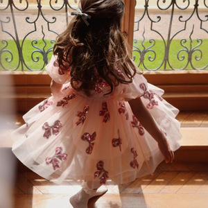 Robe d'été en coton pour filles, style danois, nouvelle collection, mignonne et chic, style princesse, avec sequins, perles et nœuds, manches bouffantes - Product Image 3