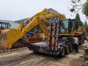 Excavatrice sur chenilles Komatsu PC220-8 Jaune Hydraulique, Équipement de Construction Lourd de Type Chenillé - Product Image 4