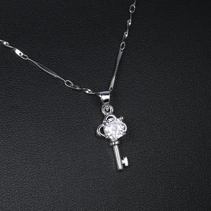 Collier en alliage avec pendentif rond en moissanite <span class=keywords><strong>de</strong></span> 1 carat, couleur D, version coréenne en gros, trèfle à quatre feuilles porte-bonheur pour femmes - Product Image 6