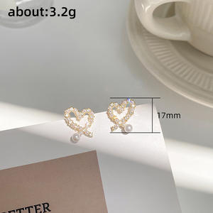 E2041 Orecchini pendenti a forma di cuore in oro con perle finte e cristalli per gioielli da donna in stile romantico da matrimonio - Product Image 6