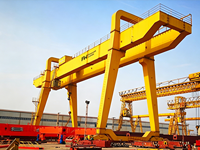 Grue portique électrique à commande de précision sur rail, grue portique guidée sur rail 5-800T avec système de contrôle intelligent pour entrepôt logistique
