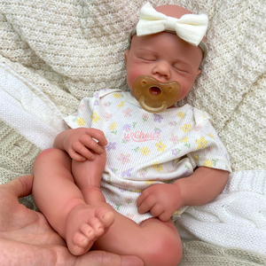 Boneka Reborn Silikon Kulit Sawo Matang Berbagai Ukuran Tekstur Realistis Detail Urat Anggota Badan Lembut Koleksi Boneka DIY - Product Image 2