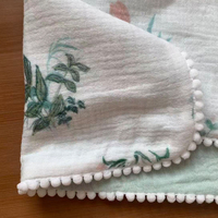 Couverture Bébé en Mousseline Douce 47"x40" Réversible à Imprimé Floral Frais avec Pompons – Respirante et Douce pour Landau et Berceau