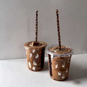 Gobelets à boire en plastique personnalisés à haute transparence, très vendus, 18 oz, gobelets à dessert en PET avec couvercles, gobelet à café pour cafés et boutiques - Product Image 1