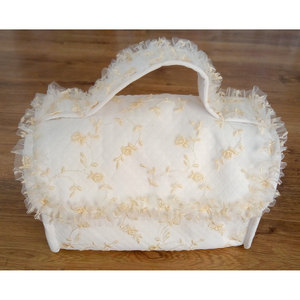 Estuche de belleza de tul bordado color marfil - Product Image 2