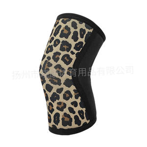 Genouillère de compression SBR 7 mm en néoprène pour hommes, protection pour le basketball, l'haltérophilie et les squats, imprimé léopard noir - Product Image 4