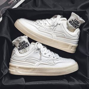 Chaussures de couple grandes tailles 35-46, nouveau style, baskets blanches, chaussures de sport décontractées, chaussures de skate, chaussures tendance et polyvalentes pour hommes, chaussures Bread - Product Image 3
