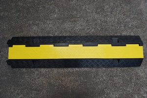 <span class=keywords><strong>El</strong></span> precio del fabricante de la seguridad vial negro Cable de goma de rampa de 2 canales - Product Image 2