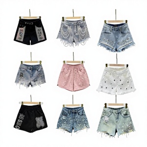 Shorts en jean courts pour femmes, avec imprimés et styles ajustés, expédiés aléatoirement en gros - Product Image 1