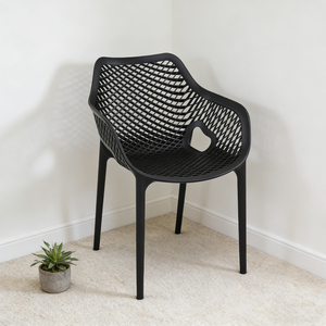 <span class=keywords><strong>Chaise</strong></span> de loisirs moderne en plastique avec dossier et <span class=keywords><strong>accoudoir</strong></span> à grille creuse Légère et confortable pour les espaces intérieurs et extérieurs - Product Image 1