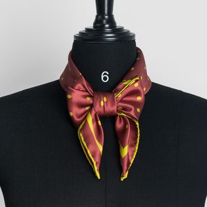 Foulards en soie imprimés colorés personnalisés 65*65cm <span class=keywords><strong>grande</strong></span> taille 100% foulards carrés en satin de soie écharpe châle pour femmes - Product Image 4