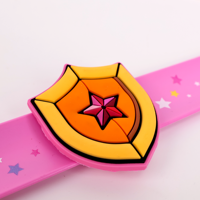 Op maat gemaakte siliconen slap bracelets, gepersonaliseerde slap bandjes als party-favour voor kinderfeestjes, groothandel schoolklas prijs cadeau
