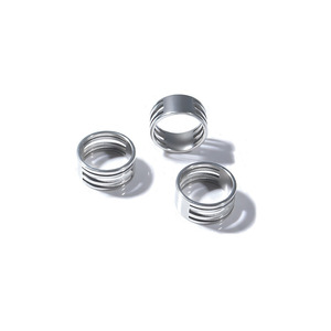 Bague ouverte réglable |   Bague large triple ligne en acier inoxydable plaqué or PVD 18 carats, accessoire de bijouterie DIY - Product Image 4
