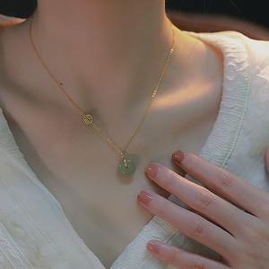 Ping mujer Ins collar Joy Fu Zi Hetian Jade colgante avanzado viento frío Cadena de clavícula joyería de latón de moda - Product Image 6