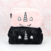 Pochette de maquillage légère et douce en velours matelassé pour femme, avec motif de broderie de dessin animé personnalisé, durable, grande taille, tendance, avec fermeture éclair et logo