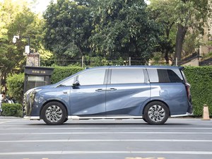 Trumpchi <span class=keywords><strong>M8</strong></span> 2026 MPV Eléctrico, Vehículo Híbrido Enchufable de Nueva Energía, Cómodo para Familias y Negocios, Disponible en Stock, Color Azul - Product Image 2