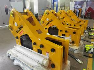 SB81 New Side Type Hydraulic Breaker Main Body 140mm Chisel Diameter for 18-26 Ton Excavators for Construction Mining Industries - Product Image 2