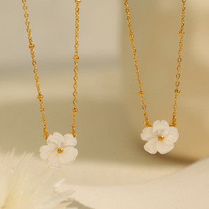 Collar con Colgante de Flor, Cadena de Acero Inoxidable Dorada, Concha Blanca, Joyería para Mujer, Regalo, Accesorio de Moda - Product Image 3
