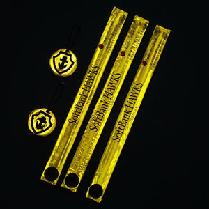 Grosir grosir kustom Logo DIY desain reflektif gelang jepret gelang <span class=keywords><strong>PVC</strong></span> silikon Slap gelang untuk acara hadiah anak-anak