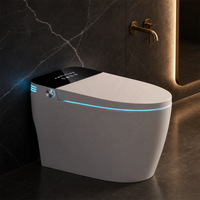 WC intelligent moderne blanc monobloc allongé sans réservoir avec couvercle à ouverture automatique, siège chauffant, bidet et lumière d'ambiance LED bleue