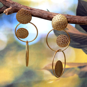 La Mejor Oferta del 2025 para Mujer: Aros de Perlas de Agua Dulce Plateados con Diseño Geométrico Moderno y Atrevido, Ligeros - Product Image 2