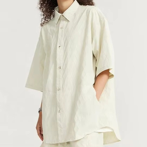 Nouveau logo personnalisé <span class=keywords><strong>chemise</strong></span> unisexe de haute qualité revers mode décontracté ample <span class=keywords><strong>chemise</strong></span> à manches courtes - Product Image 2