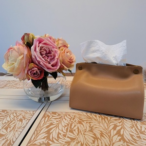 Caja de pañuelos de cuero de lujo de estilo escandinavo, soporte de papel accesible Ins de tela impermeable para sala de estar o restaurante - Product Image 4