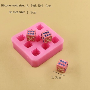 Moule en silicone MINI PLANET pour dés DND, pour fabrication artisanale DIY, 9 dés en résine de 13 mm/18 mm, dés D6 écologiques et durables pour la création de modèles - Product Image 4