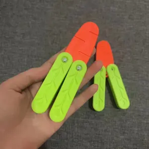 Espadas de juguete cuchillo de mariposa Venta caliente ansiedad alivio del estrés Fidget juguetes sensoriales 3D gravedad juguetes de zanahoria de plástico