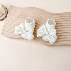 Calzini Antiscivolo per Bambine con Fiocco, Calzini a Pois con Grip per Neonati, Calzini alla Caviglia Antiscivolo per Bambini da 0-2 Anni - Product Image 2