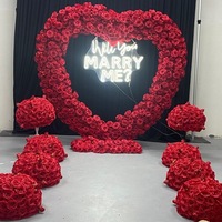 Arche de mariage en forme de cœur en soie rose faite à la main, cadre de fond de scène de mariage avec fleurs artificielles