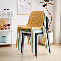 Chaise d'appoint commerciale en gros, chaise de salle à manger moderne de luxe, empilable, en plastique pour extérieur