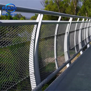 Hochfestes 2mm Dickes Verzinktes Streckmetallgewebe Als Hochraumbrücke und Treppenschutzgitter - Product Image 1